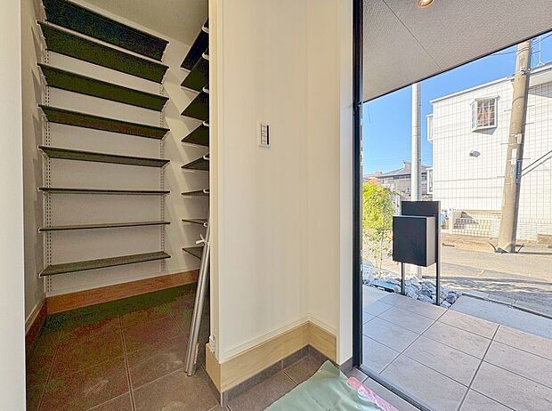 SIC付きの広々とした玄関です。