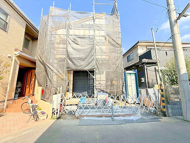小学校まで徒歩8分でお子様の通学も安心です。(令和8年2月 撮影)
