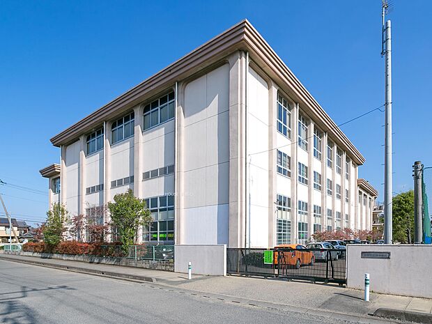 西中学校まで約1920m