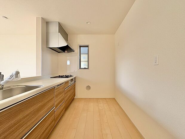 ナチュラルな木目が美しい、お洒落なキッチン。