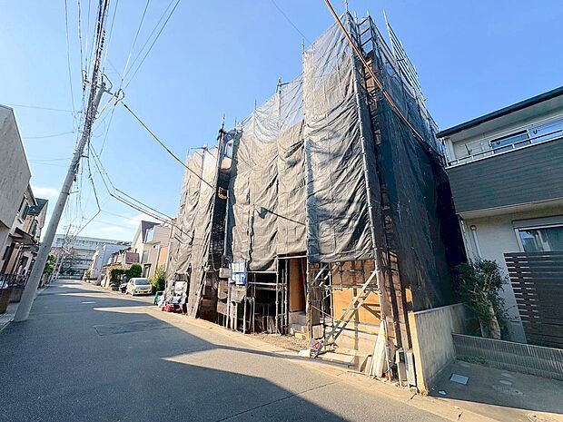 プライバシーに配慮した2階リビング設計。(令和7年11月 撮影)