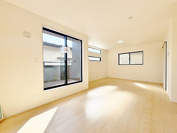 明るく開放的な空間が広がる、キッチン・ダイニング・リビング。