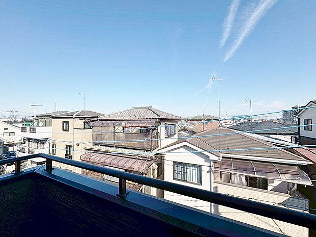 通風・採光にも優れ、心地よい光と風があふれています。