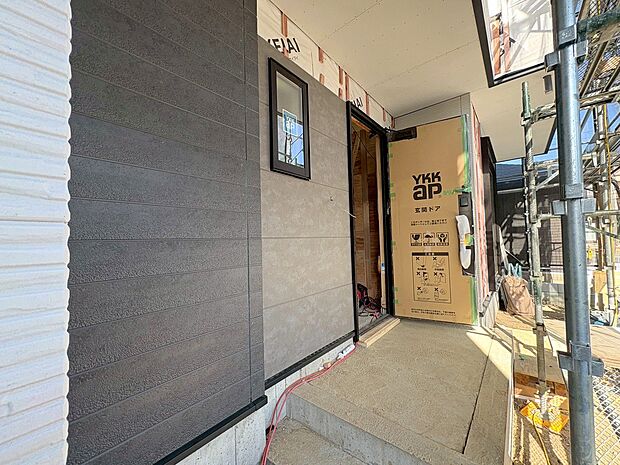 玄関ドアを開けた瞬間、その煌びやかさに感動する空間に出会う。(令和8年1月 撮影)