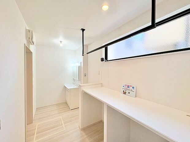 広々としたランドリールームを設けることで、家事動線がスムーズになり、利便性が向上します。