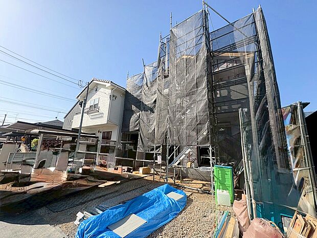 スーパー・コンビニ・ドラッグストアなど、周辺施設充実。(令和8年1月 撮影)