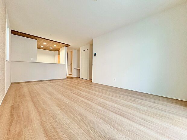 水回りをワンフロアに集約した家事効率の良い動線を確保しています。