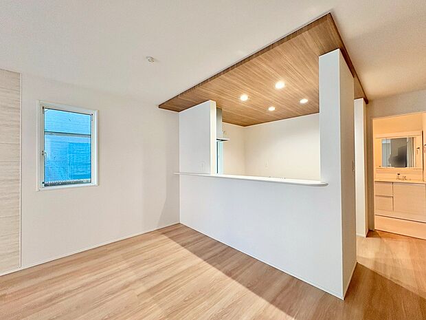 キッチンからリビング全体を見渡せます。