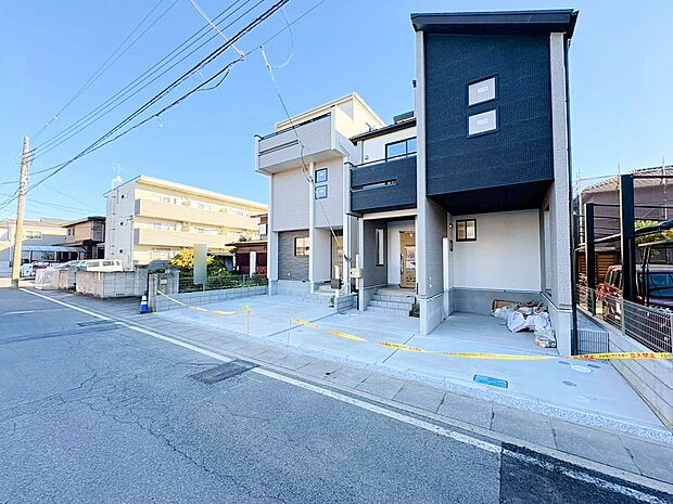 並列で2台駐車可能なカースペースです。(令和7年12月 撮影)