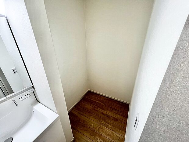 家事に便利なリネンスペース付です。