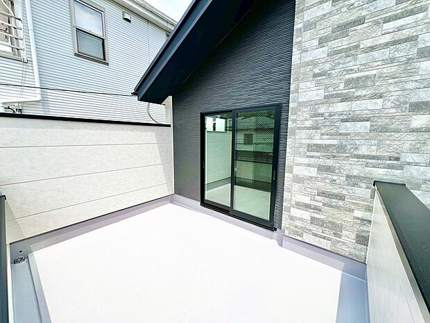 ワイドバルコニーは、お洗濯物が多い日でも安心です。