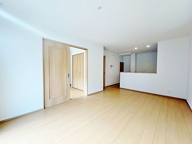 ワンフロアにリビング・ダイニング・キッチンが緩やかに繋がります。