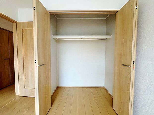 奥行きのあるクローゼットを採用しました。