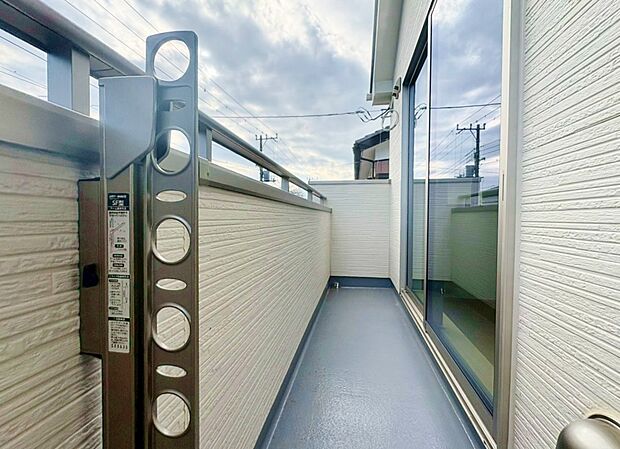 バルコニーに出た時、頬をなでる優しい風を感じます。