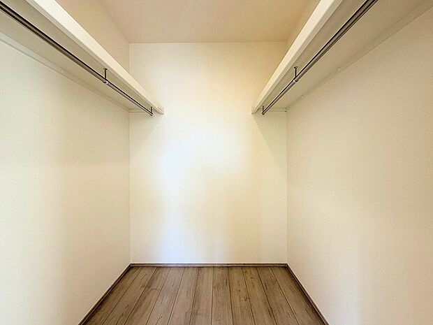 ＷＩＣ付きの主寝室なら、慌ただしい朝の身支度もスムーズに行えます。