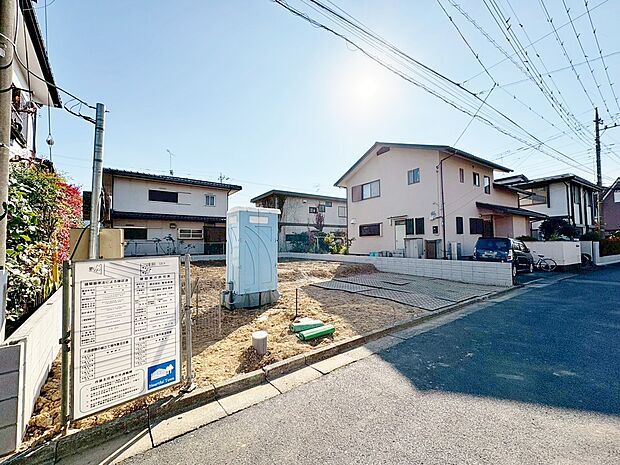 カースペースには並列3台駐車可能です。(令和7年11月 撮影)