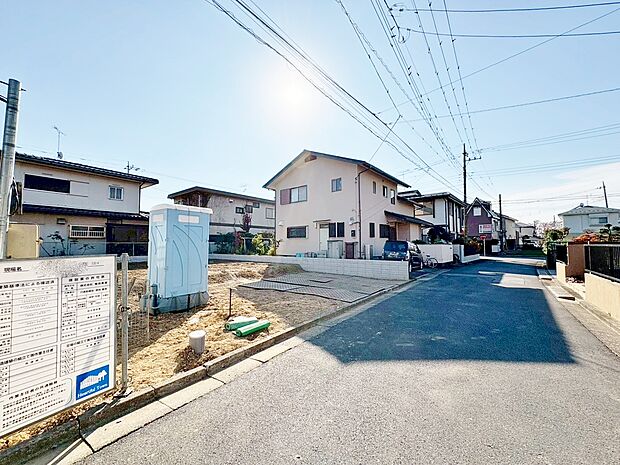 リビングと続き間洋室のある使い勝手の良い設計。(令和7年11月 撮影)