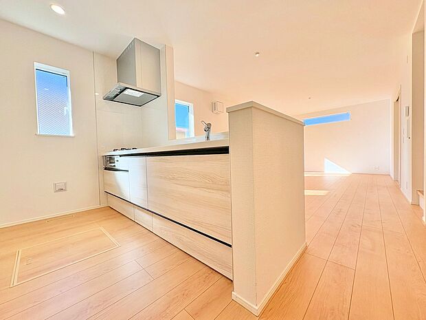 ダイニングとつながるキッチンからは家中が見渡せます。