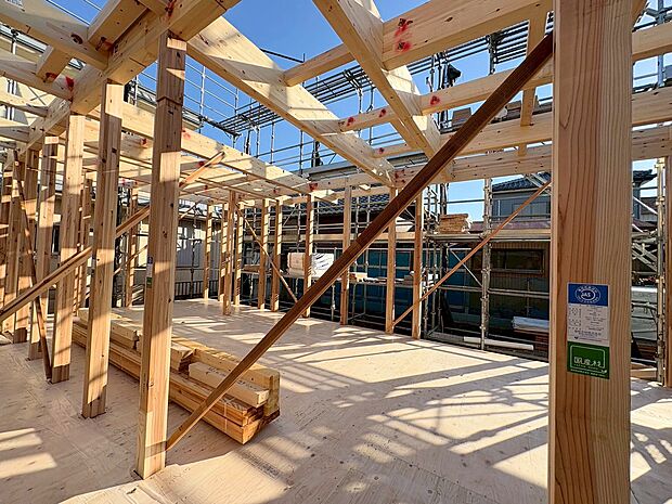 素敵なリビングでご家族の一家団欒を心ゆくまでお楽しみください。(令和7年12月 撮影)