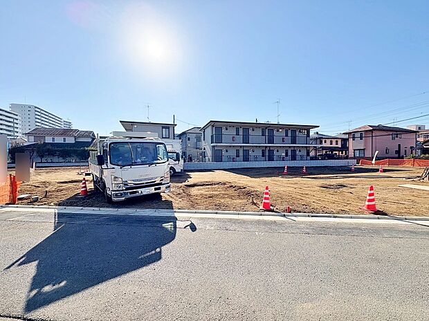 いつまでも輝き続けて、いつしか街の風景に溶け込んでいきます。(令和7年12月 撮影)