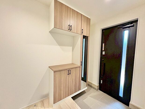 心地良さを与えてくれる家の顔ともなるスペースです。