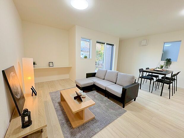 家具やレイアウトでお好みの空間を創り上げられます。 ※現況写真にCGによる画像処理済み