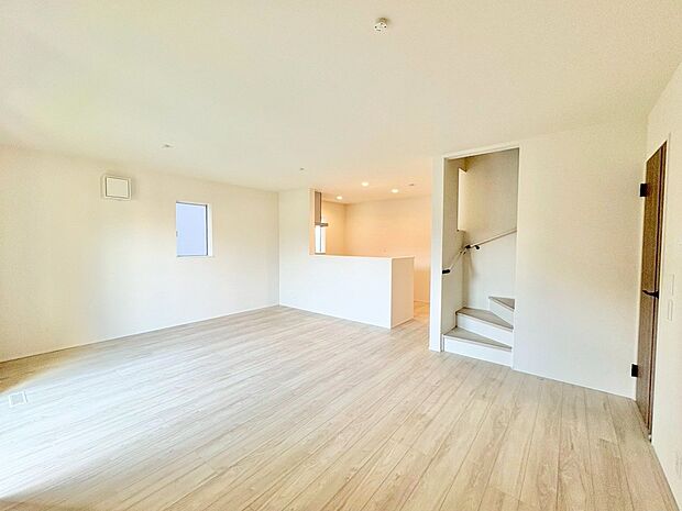 自然と家族のコミュニケーションが生まれるリビングイン階段を採用。