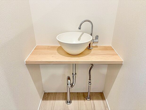 2階にもセカンド洗面台を設けました。お掃除や朝の身支度に便利です。