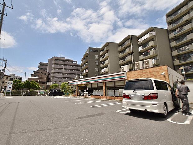 セブンイレブン南浦和1丁目店まで約370m