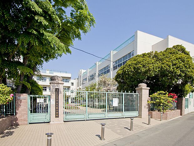 大久保小学校まで約1000m