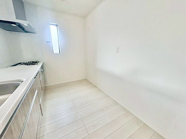 二人でキッチンに立っても調理しやすい余裕の広さ。