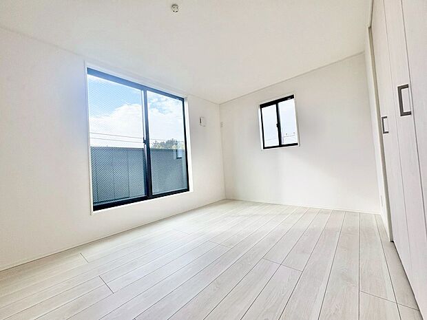 バルコニーに面した7.5帖の主寝室です。