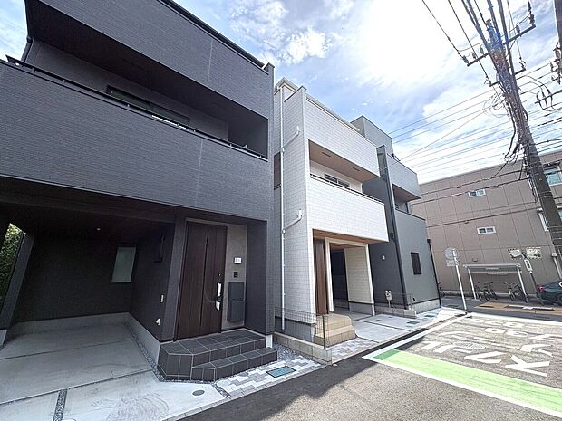 第二のリビングとして活躍するルーフバルコニー付きです。