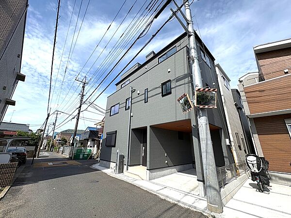 開放感のある南東角地に面した邸宅。