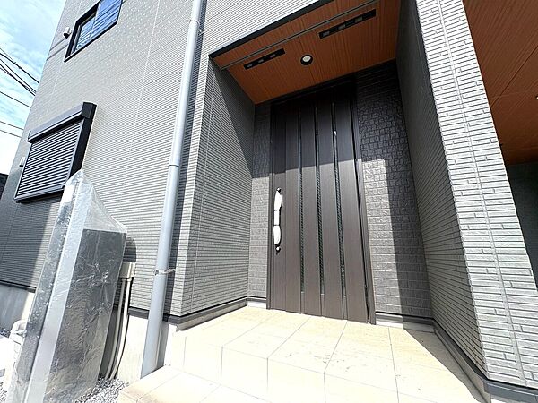居室への期待感を高める玄関。