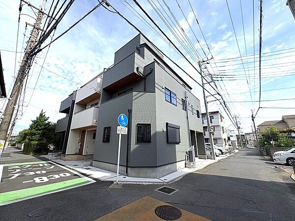 通風・採光に恵まれた角地は爽やかな開放感を演出します。