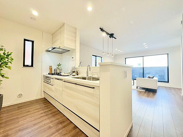 ダイニングとつながるキッチンからは家中が見渡せます。