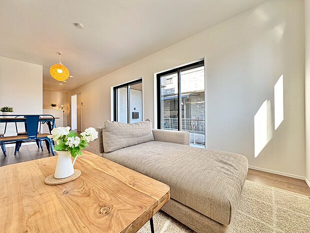 LDK18帖の広々空間。リビングイン階段を採用しました。