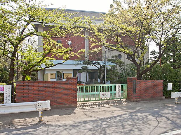 瓦葺小学校まで約750m