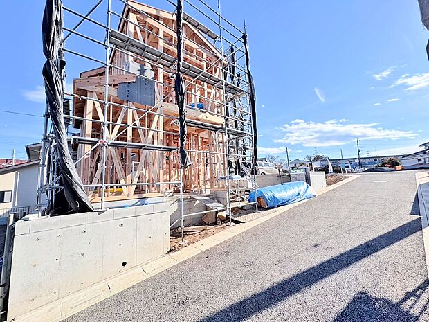 周辺環境とのコラボレーションにより統一感を演出。(令和7年12月 撮影)