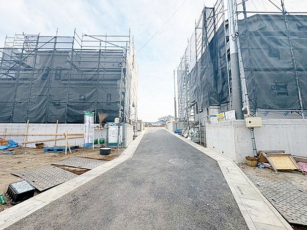 スーパーやホームセンターが近く、買い物に便利な街並みです。(令和8年2月 撮影)