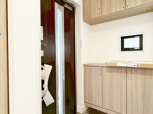 季飾のお花やグリーンを飾ってマイホームを創り上げてください。