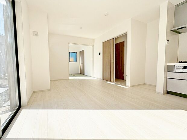 くつろぎの時間をさらに開放的にするLDK+続き間居室付き。