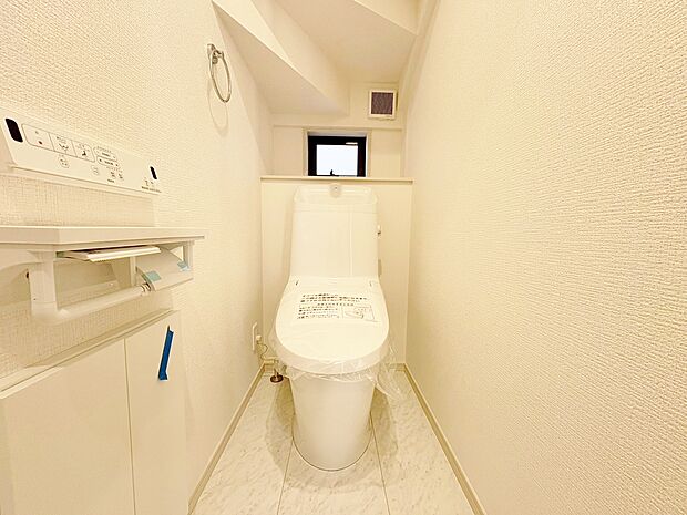 トイレは2ヶ所にあり、朝の慌しい時間も安心です。