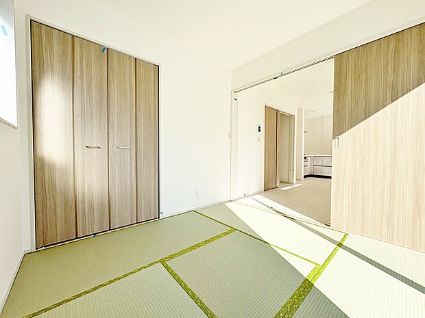 畳敷きの洋室を設けました。畳の間は有るだけで落ち着く空間です。