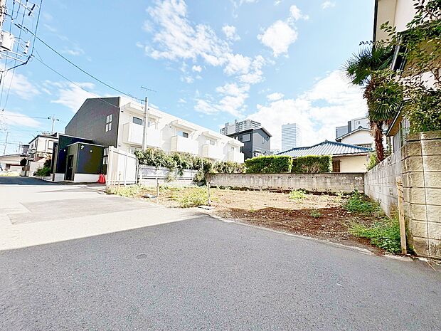 全居室2面採光で陽当たり・通風良好です。(令和7年10月 撮影)