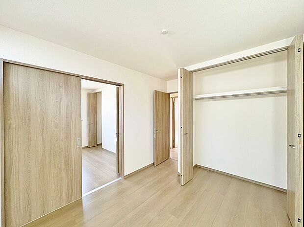 レイアウトが楽しくなる洋室。