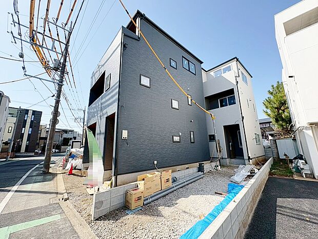 小・中学校まで徒歩10分以内でお子様の通学も安心です。(令和8年3月 撮影)