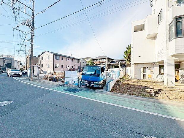 採光通風を確保した心地よいリビング空間を2階に設けました。(令和7年12月 撮影)