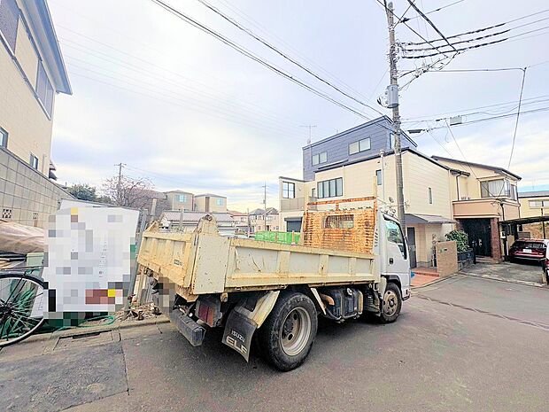 2階にリビングを設けた3階建てのお住まいです。(令和7年12月 撮影)